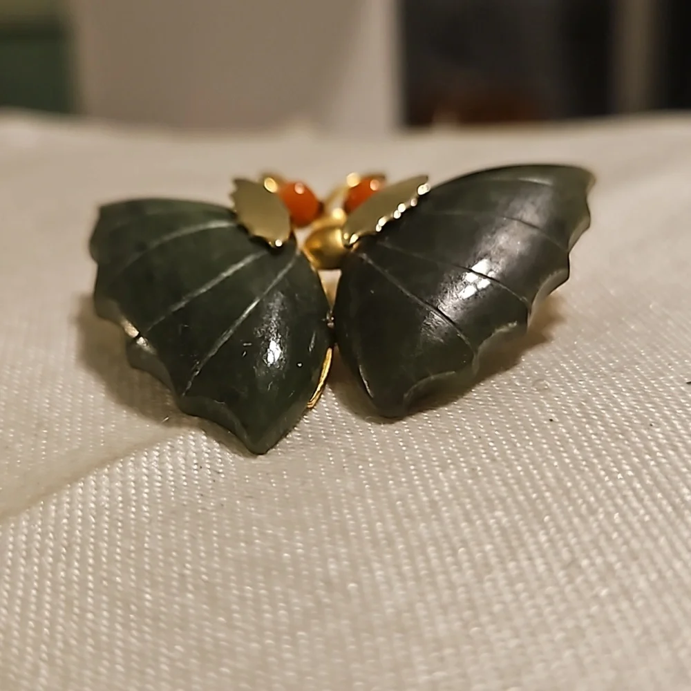 Vintage Jade And Coral Butterfly Pendant with Gold-Tone Metal 60's or 70's Craft - Picture 2 of 4